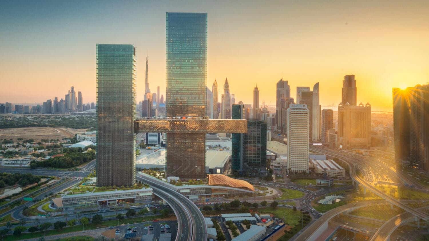 En Uzun Konsollu Bina, Yine Dubai Yine Dünya Rekoru