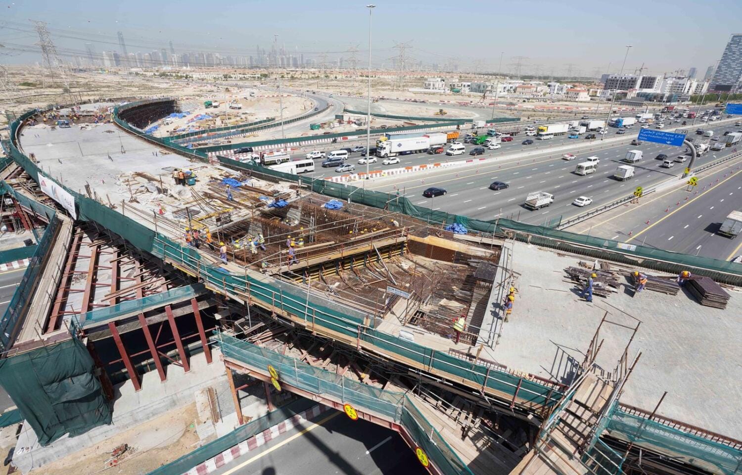 Trafik Sorunu Azalıyor: Dubai'deki Dört Köprünün %75'i Tamamlandı