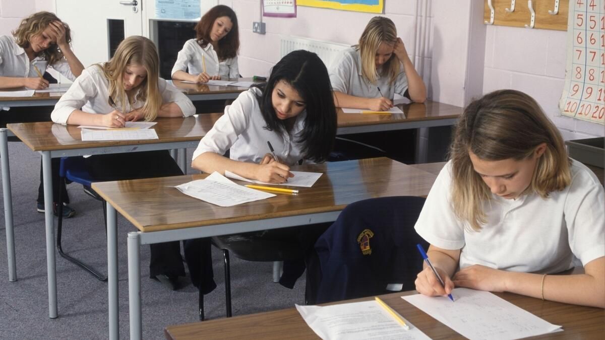 Okul Bitti, Ancak Sınavlar: BAE Öğrencileri Yönetim Kurulu Finallerine Şahsen Katılmak için Yağmurları Nasıl Ele Aldı?