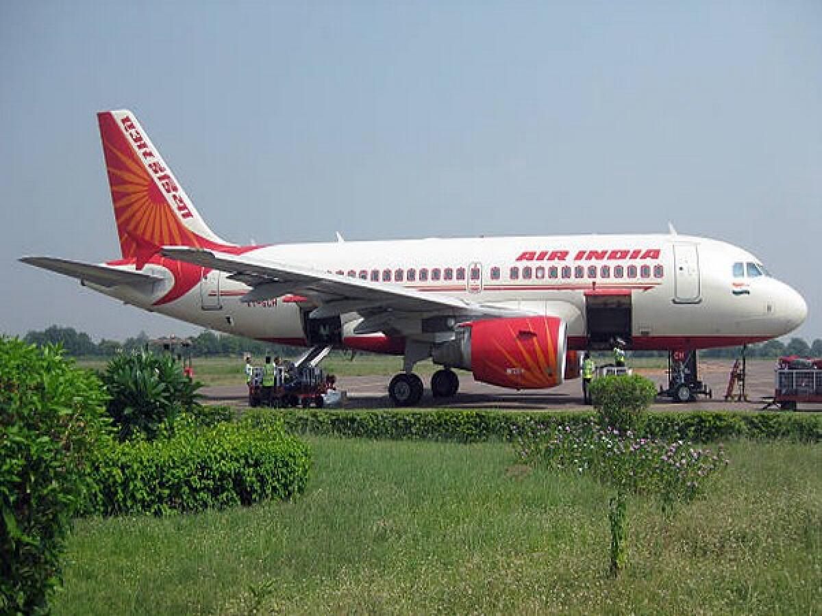 Air India Uçuşu Kalkıştan Önce Römorkör Kamyonuyla Çarpıştı, Hasar Gördü