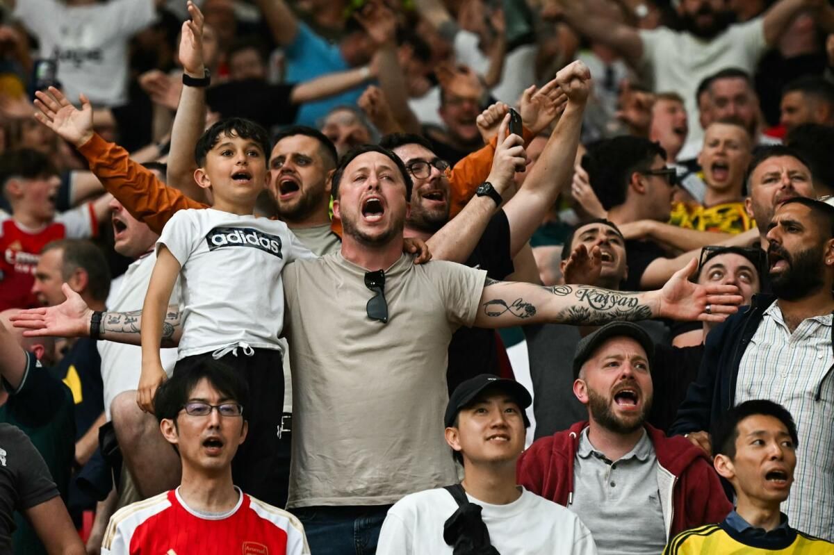 Premier Lig: Arsenal, Ev Sahibi Taraftarların Önünde Şampiyonluk için 20 Yıllık Bekleyişi Sona Erdirme Şansının Tadını Çıkarıyor