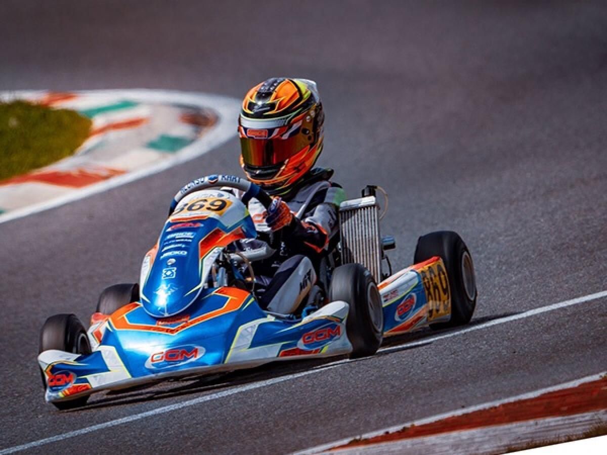 BAE: Keşmir'den Gelen Bu 9 Yaşındaki Kız Nasıl Bir Karting Dahisi Oldu?
