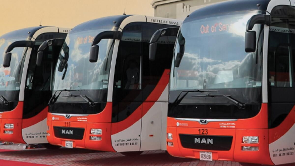 BAE: Sharjah Şehirlerarası Otobüsleri Geçici Olarak Askıya Alındıktan Sonra Faaliyetlerine Devam Ediyor