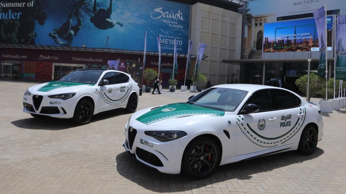 Bakın: Dubai Polisi Lüks Devriye Filosu için Nadir Süper Arabalar Alıyor