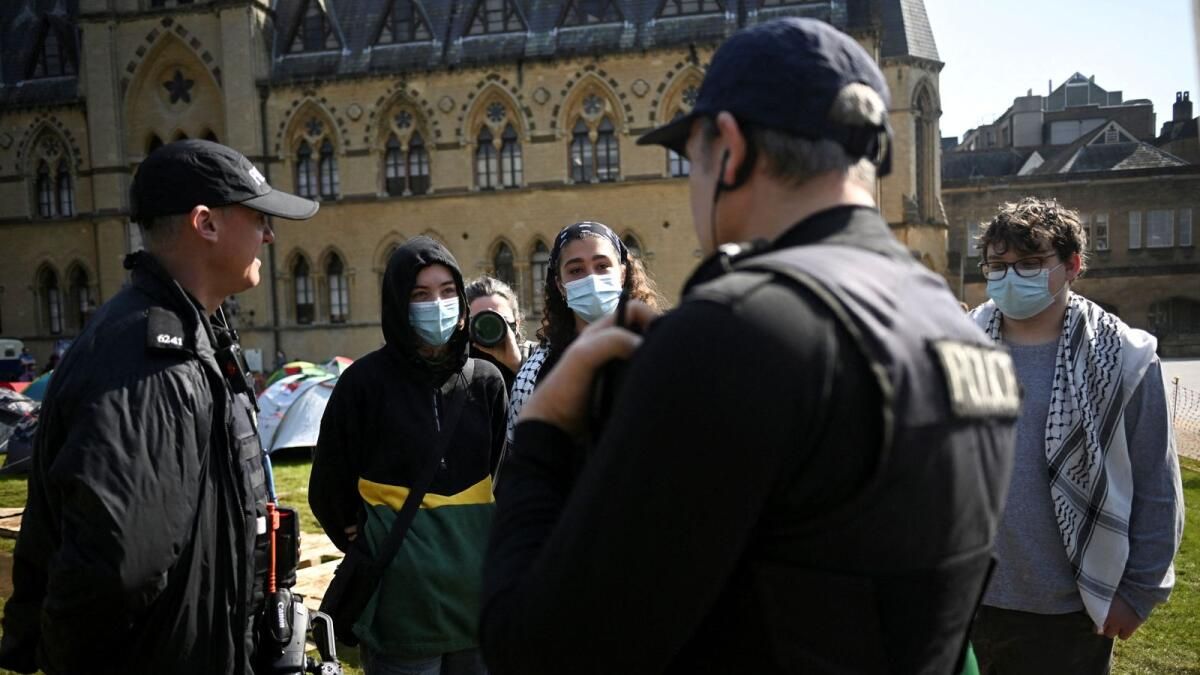 Protestocular, Oxford Üniversitesi Öğrencilerinin Filistin Yanlısı Oturma Eyleminde Tutuklandığını Söyledi