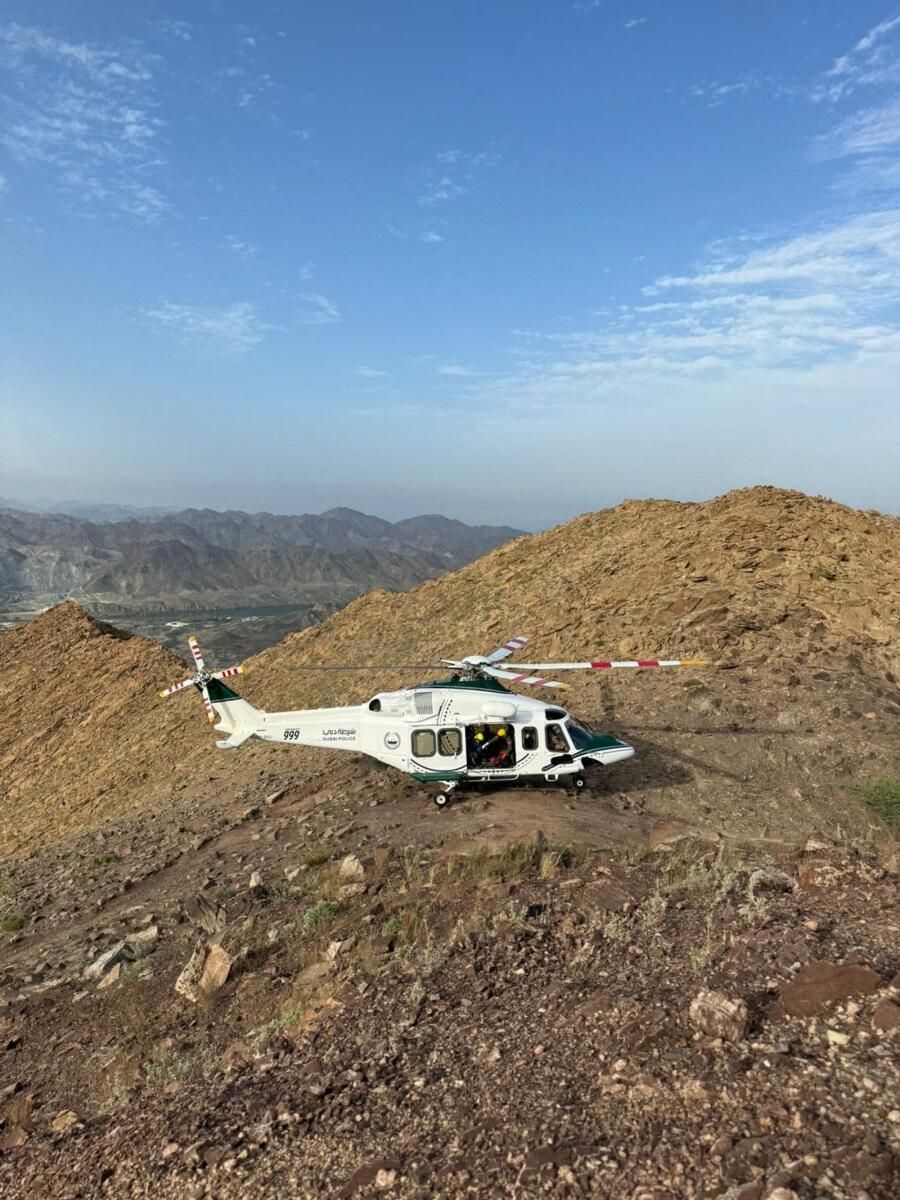 'Bitkin, Hareket Edemiyor': İngiliz Yürüyüşçü Dubai'nin Hatta Dağları'ndan Havalandı