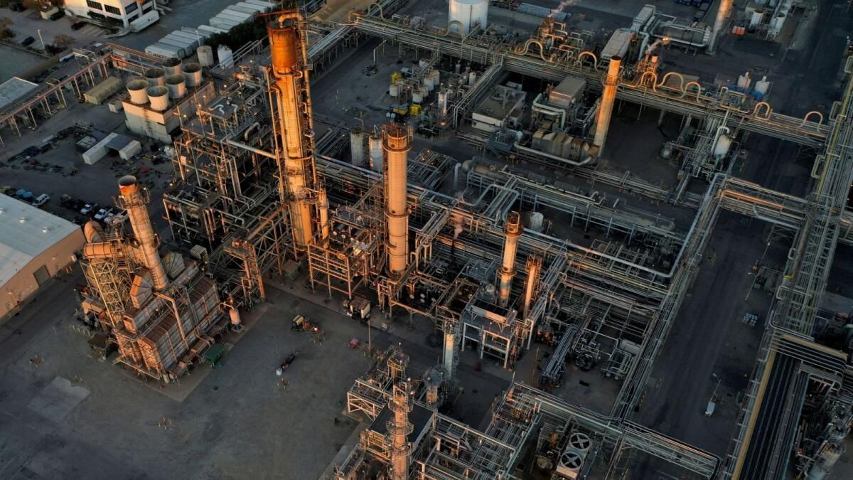 İran Saldırısına Rağmen Petrol Fiyatları Neden Düşürülüyor?