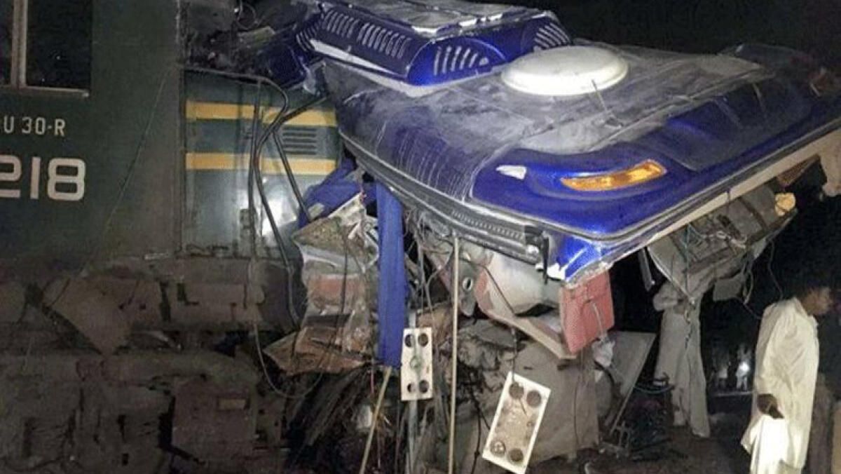 Pakistan'da Otobüs Kazası En Az 27 Kişinin Ölümüne Neden Oldu