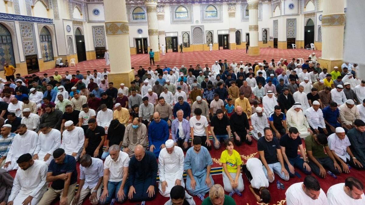 Dubai: Tüm Camiler Yağmurdan Sonra Cuma Namazına Açılıyor