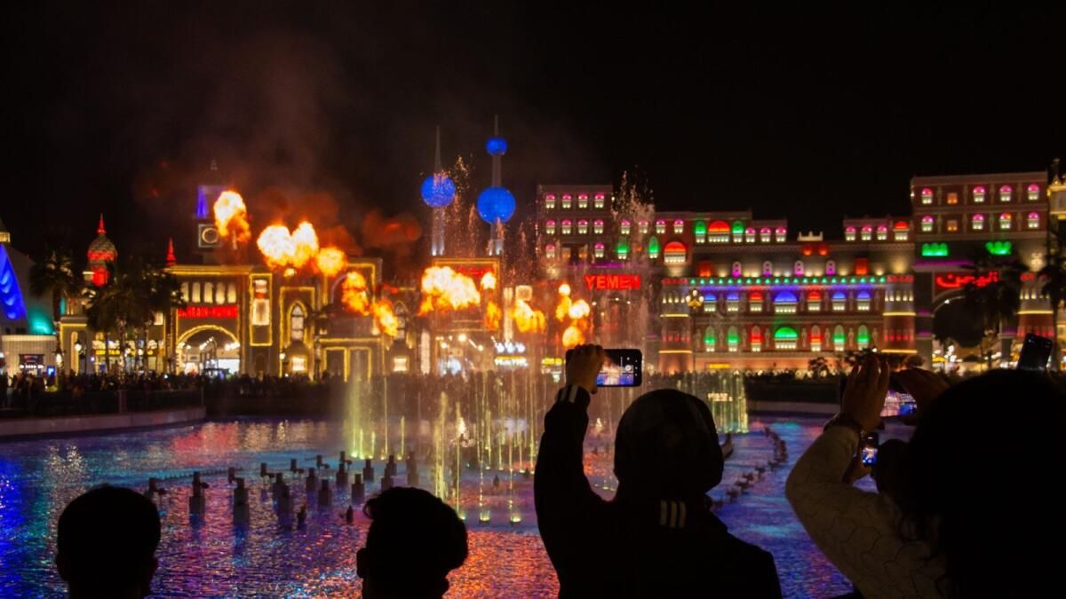 Dubai'nin Küresel Köyü, Dengesiz Hava Koşulları Nedeniyle 3 Gün Kapalı Kaldıktan Sonra Açıldı