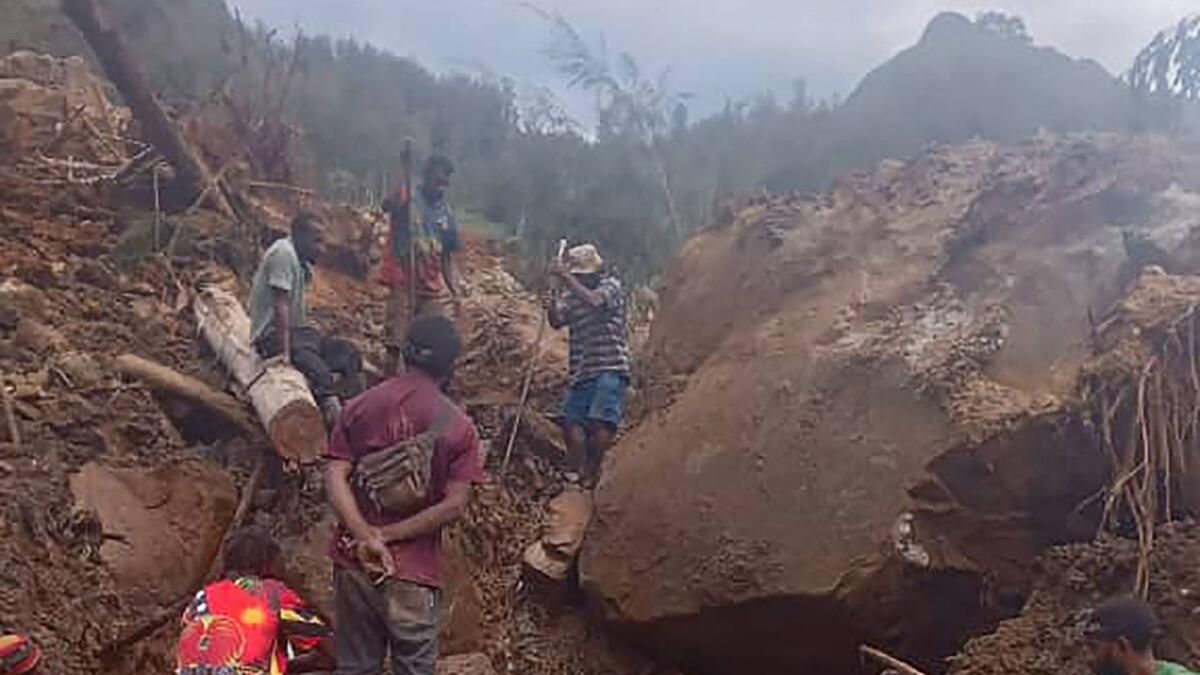 Papua Yeni Gine, 2.000'den Fazla Kişinin Toprak Kaymasına Gömüldüğünü Açıkladı