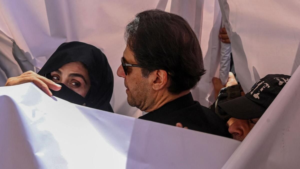 Pakistan: Mahkeme, Imran Khan'ın Karısının Ev Hapsinden Hapse Girmesine Karar Verdi