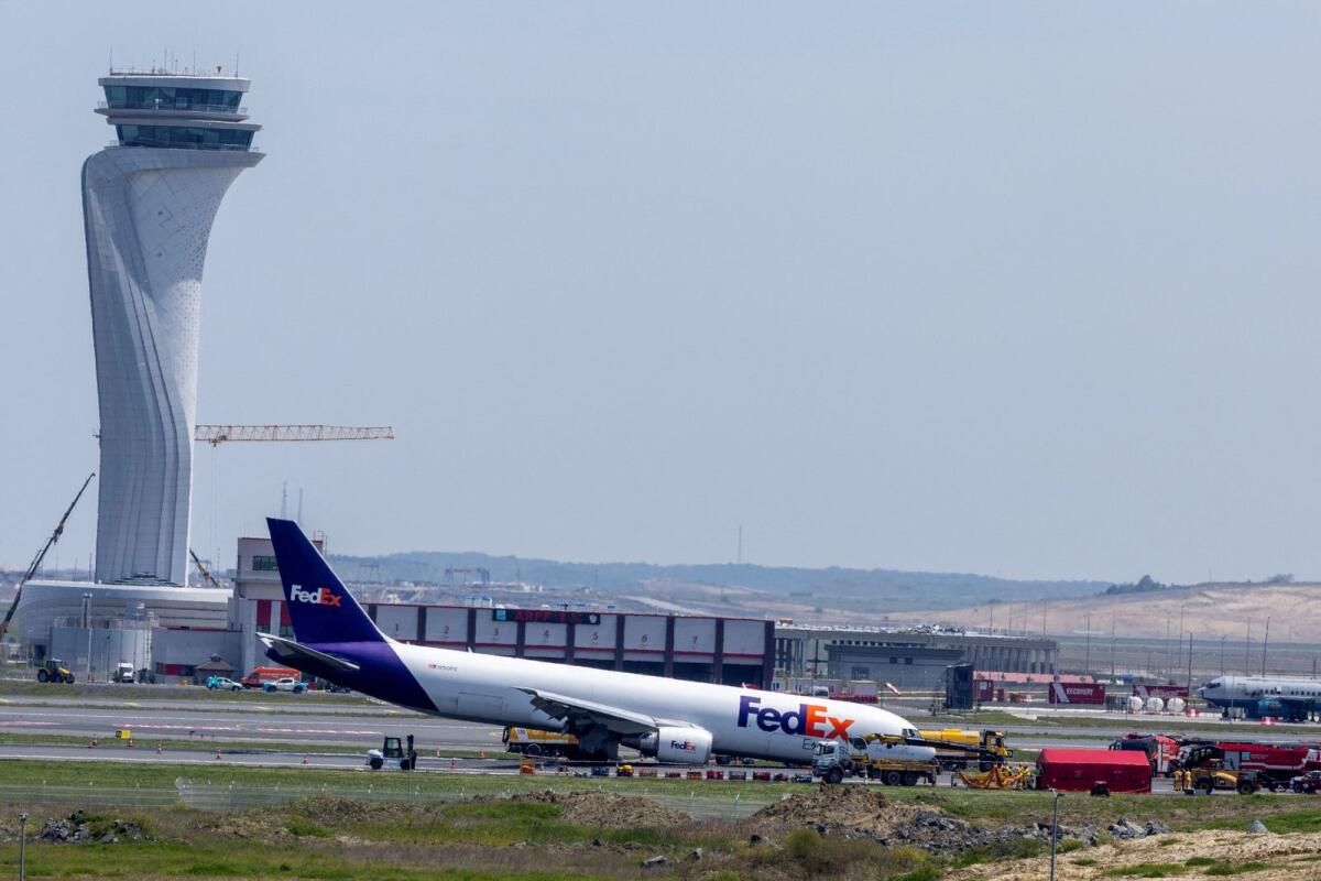 Boeing Kargo Uçağı Ön Tekerleksiz İstanbul'a İndi