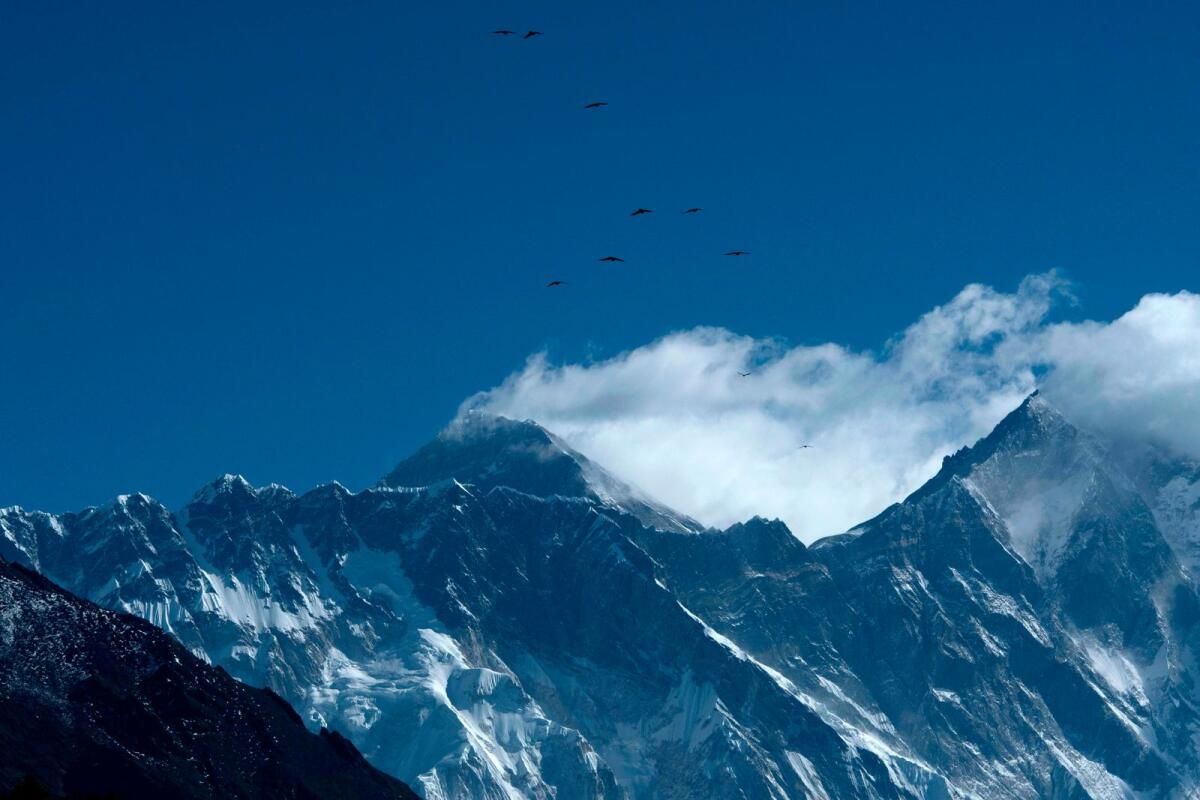 Hintli Dağcı Everest'ten Kurtarıldıktan Sonra Öldü, Bu Sezon Sekizinci Ölüm