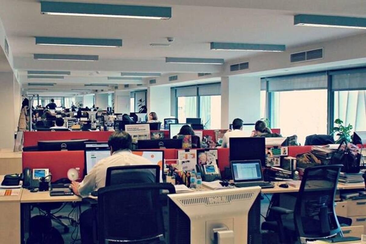 Maaş, Esneklik: BAE Kamu Sektörü Çalışanları Neden Özel Firmalara Taşınıyor?