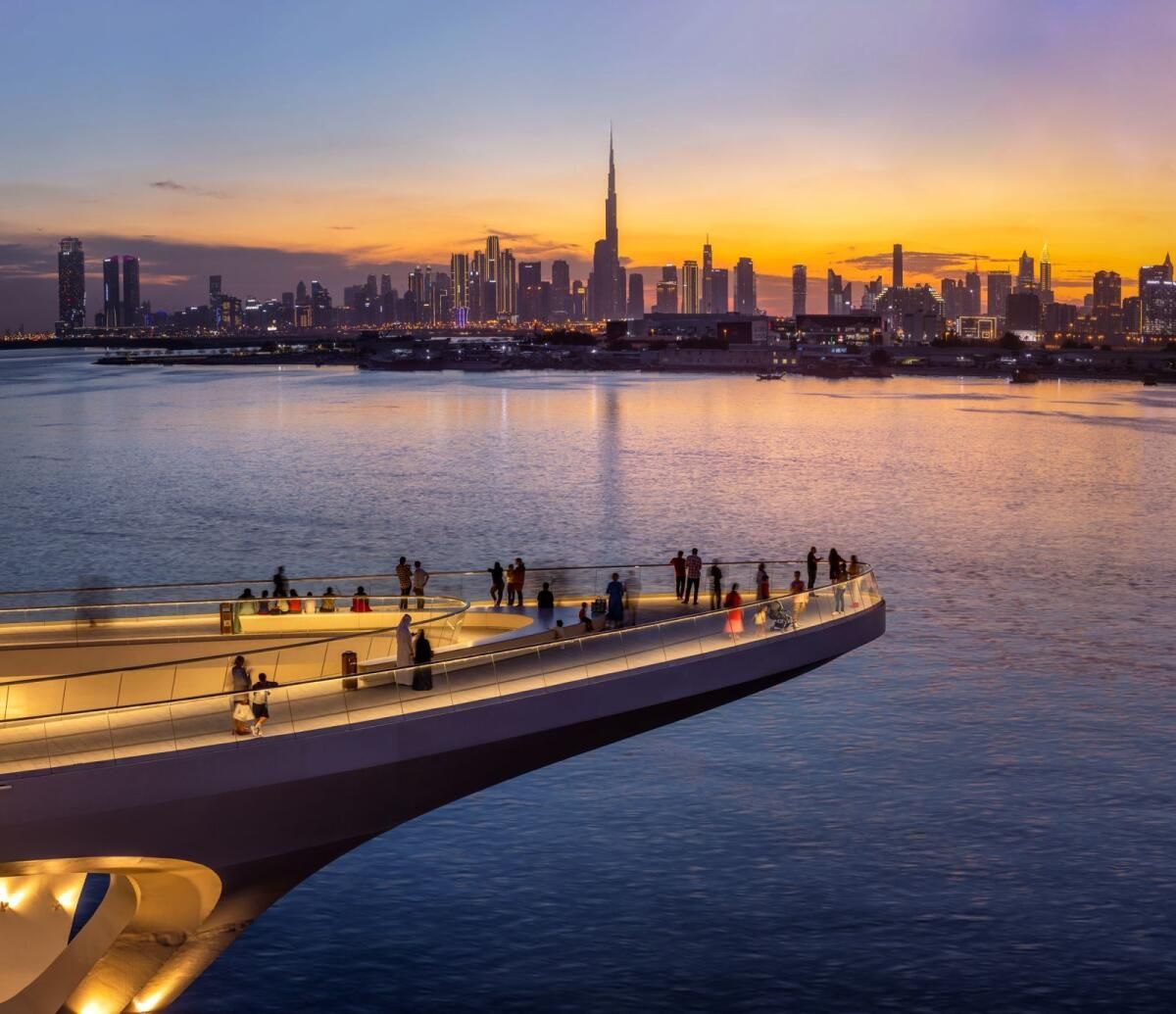 Dubai: Emaar, Creek Limanı'nda Yeni 'Su, Renk ve Ateş Meydanı'nı Tanıttı