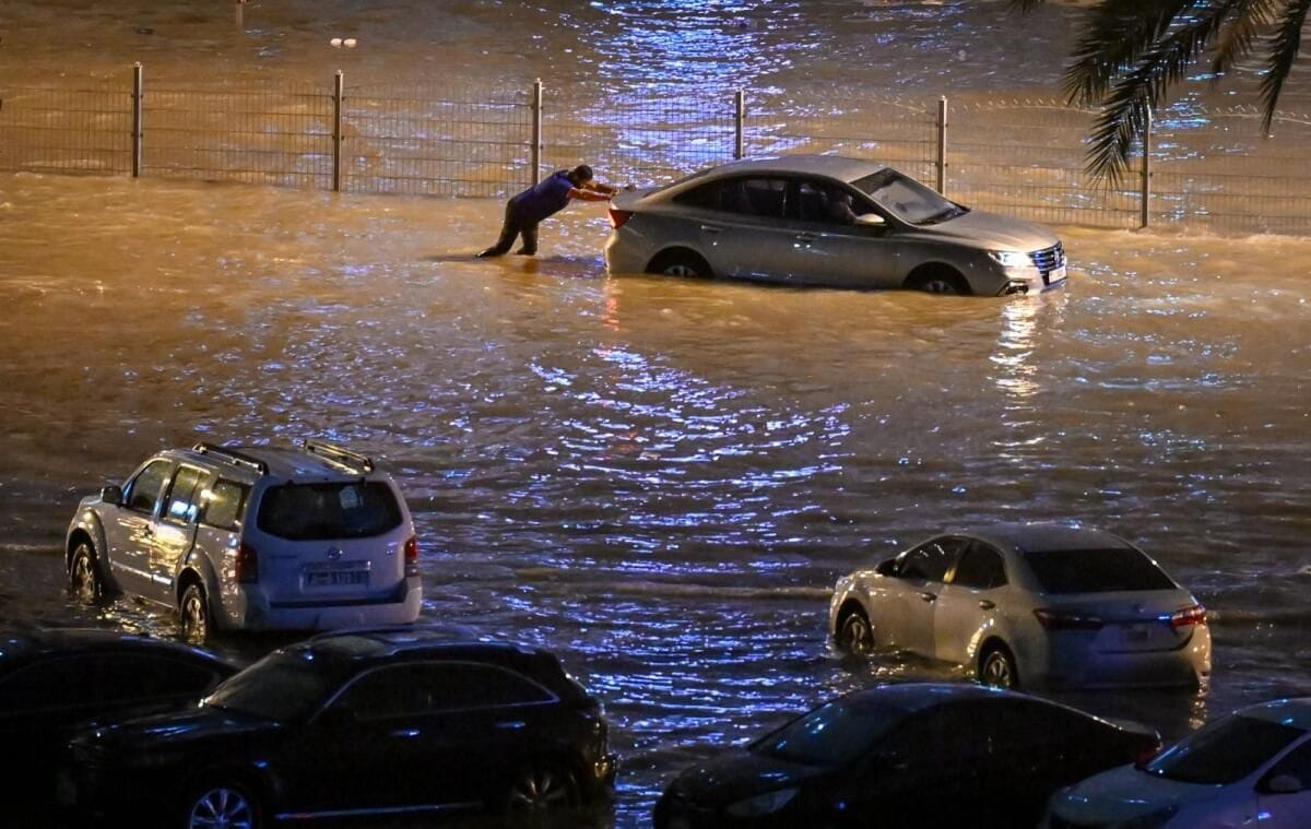 BAE: Araba Yağmurda Hasar Gördü mü? Bu Durumlarda Sigorta Talebi Reddedilebilir