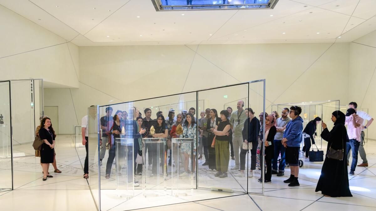 Abu Dabi: 2.000 Öğrenci, Öğretmen Louvre Müzesi'ni Sınıfa Dönüştürüyor