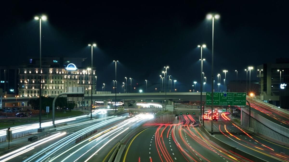 Dubai: Ana Yol 900 Adet Led Teknolojisi ile Aydınlandı