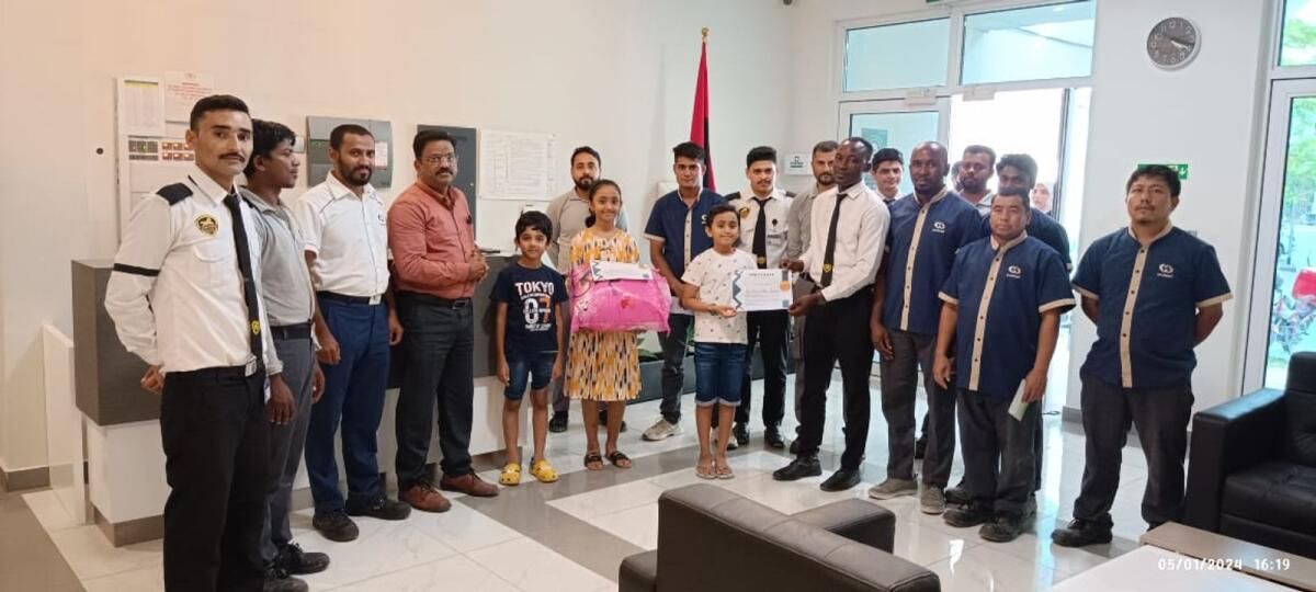 Dubai: 2 Çocuk, Toplumlarında 'Yağmur Kahramanlarını' Onurlandırmak için Yola Çıkıyor