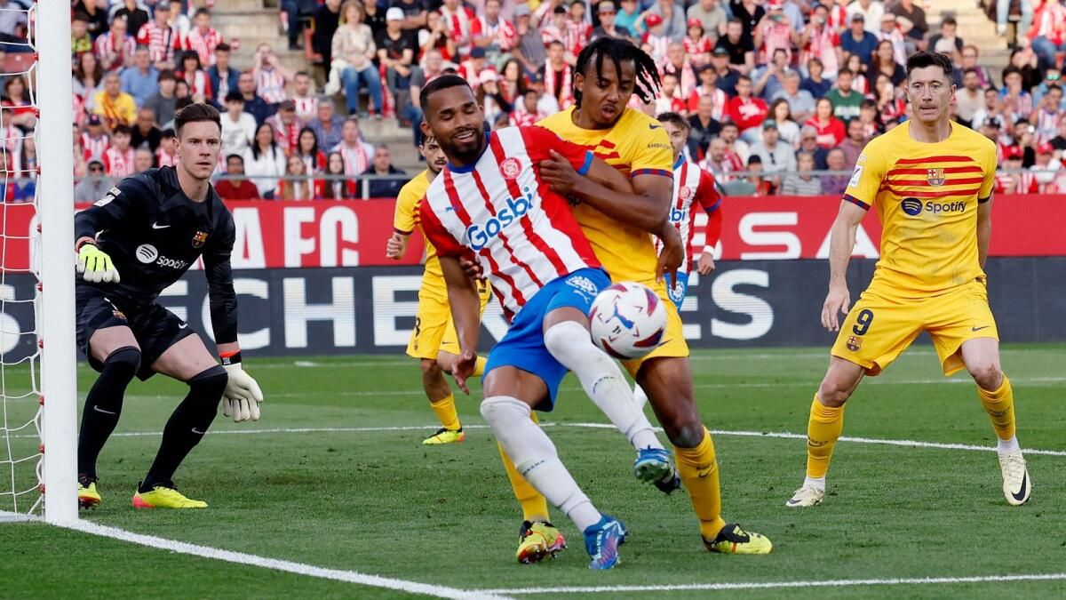 Real Madrid, Ezeli Rakipleri Barcelona'nın Girona'yı Yenmesinin Ardından La Liga Şampiyonluğunu Taçlandırdı