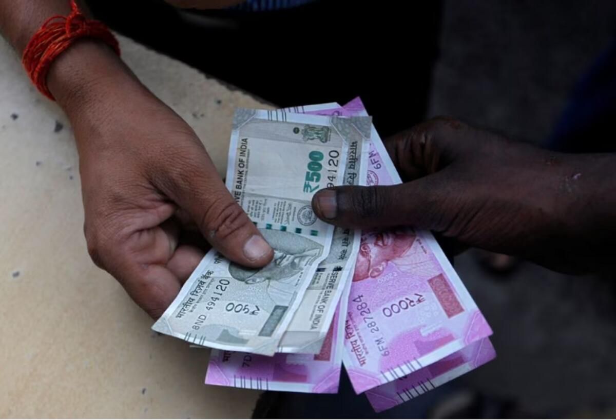 Hindistan Rupisi, ithalatçıların Dolar Talebi Arasında Çok Az Değişiklik Yaptı ve ABD Tahvil Getirilerini Düşürdü