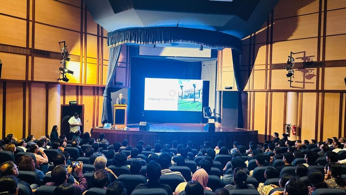 Iıt Delhi-Abu Dabi Ücretleri, 500 Öğrenci Açık Eve Katılırken Burs Açıklandı