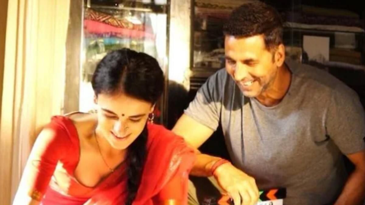 İzleyin: Akshay Kumar, Radhika Madan Viral Videoda Çatıda Birlikte Dans Ediyor
