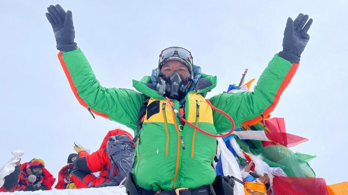 Nepal: 54 Yaşındaki Everest Dağı'na Tekrar Tırmanıyor, Kendi Dünya Rekorunu Kırıyor