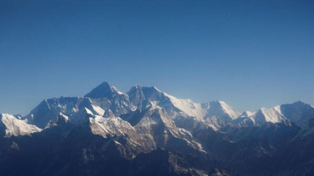 Kenyalı Dağcı Everest'te Öldü, Nepalli Rehber Kayıp
