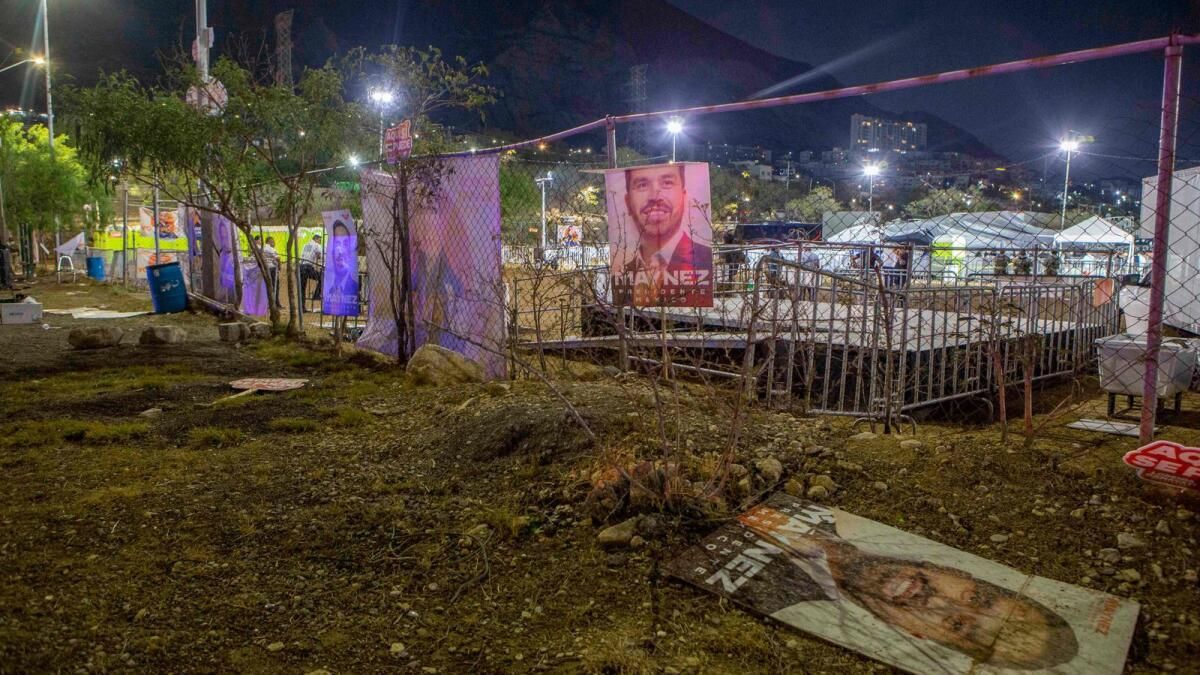Meksika'daki Kampanya Mitinginde Sahne Çökerken En Az 9 Kişi Öldü