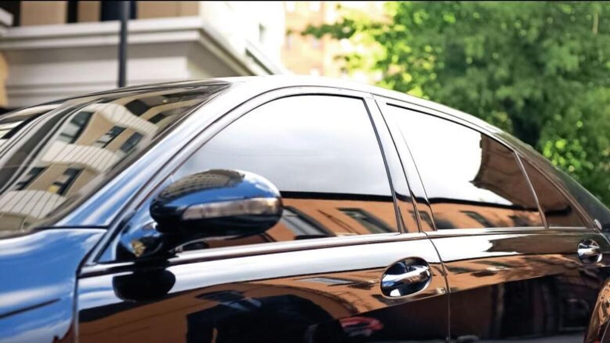 Sharjah: Kalbi Kırık Komşular 7 Yaşındaki Kilitli Arabanın içinde Ölürken Yas Tutuyor