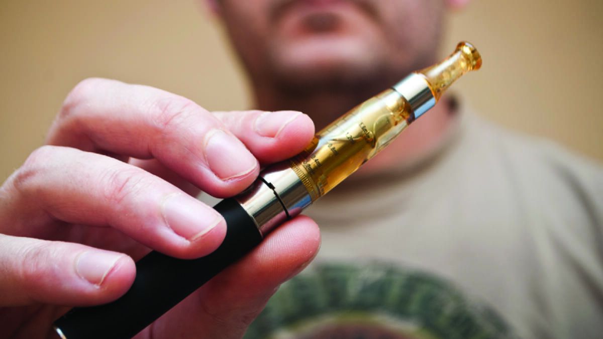BAE Doktorları Sigarayı Bırakmaya Çalışan Sigara İçenler Arasında Vape Bağımlılığı Konusunda Uyarıyor