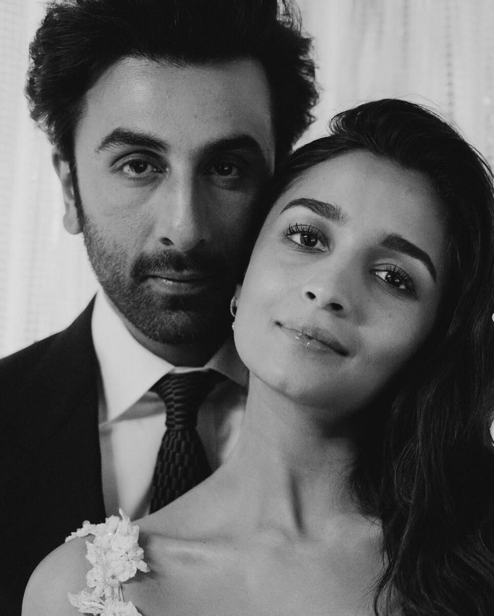 Alia Bhatt, Ranbir Kapoor'u ‘Gün Batımı Kulübü'nde Ağırlıyor