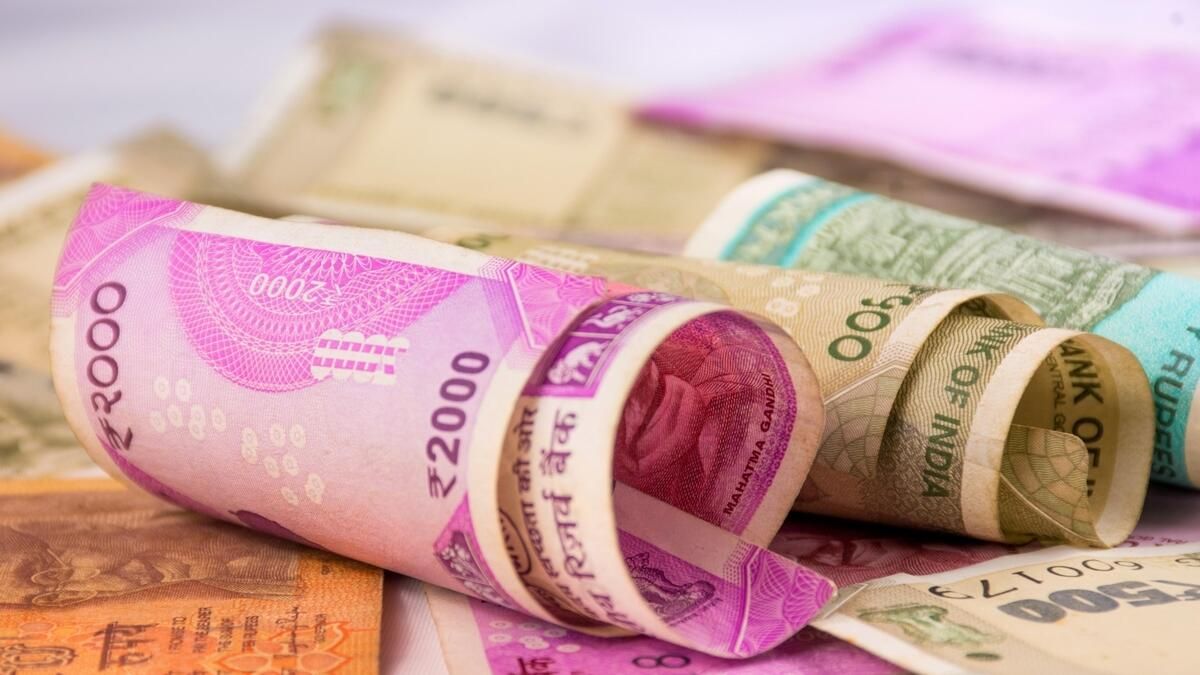Asya Akranları Kazanmasına Rağmen Hindistan Rupisi Düşüyor