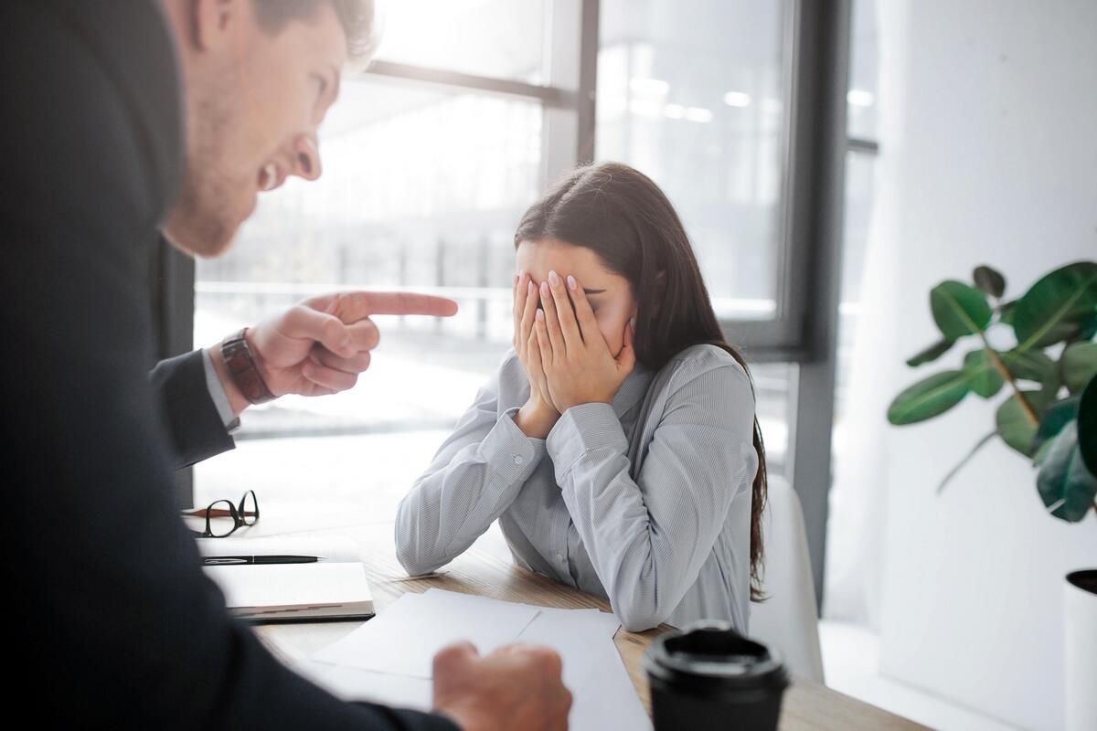 BAE: Çalışanlar Patronlarına Sözlü Taciz ve Suistimal Davası Açabilir mi?