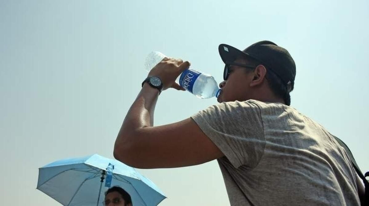 BAE Hava Durumu: Bazı Bölgelerde Bulutlu Koşullar; 49ºc'ye Çıkacak Sıcaklıklar