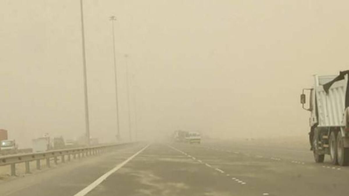 BAE Hava Durumu: Sıcaklıklar 49ºc'ye Ulaşacak; Bugün Tozlu Koşullar Bekleniyor
