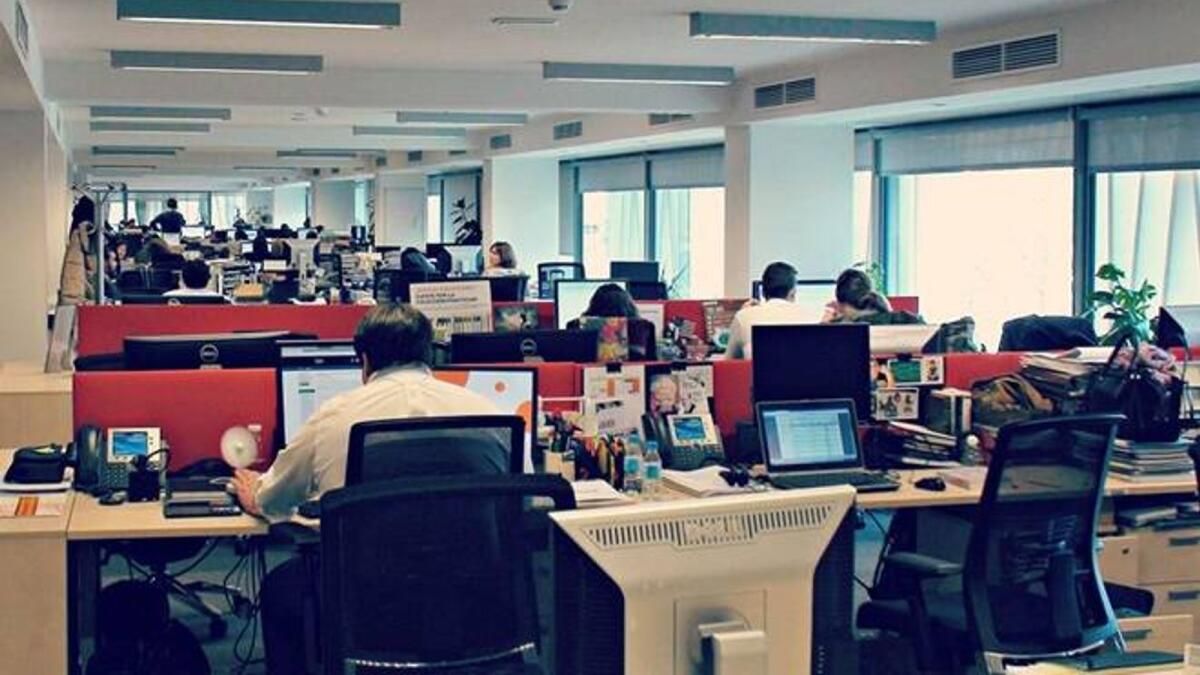 BAE'deki işler: Fazla Mesai, Katı Ofis katılım kuralları Çalışanları Nasıl Etkileyebilir?