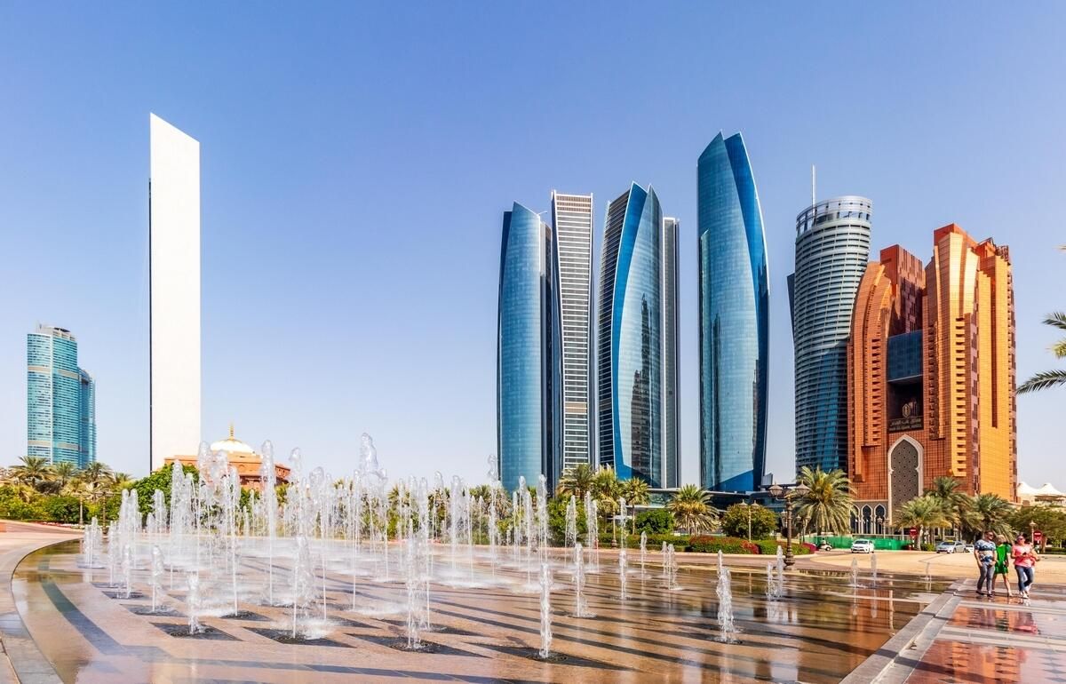 Abu Dhabi: Bir Freezone Şirketiniz mi var? İşte Nasıl İkili Lisans Alabilirsiniz