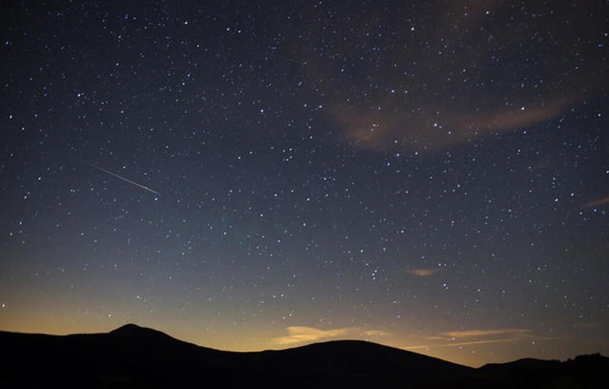 BAE Sakinleri Gündüz Arietids Meteor Yağmuru Hakkında Ne Zaman Bir Fikir Edinebilirler?