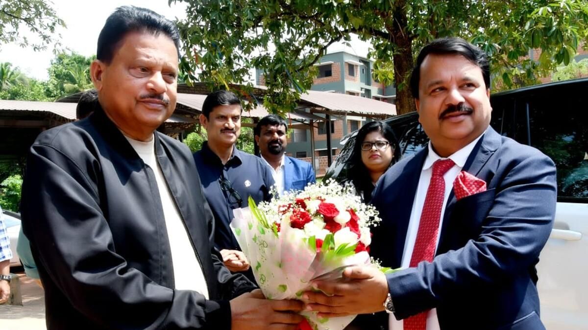 Dr. K P Hussain, Tomurcuklar Okulu Nilambur, Hindistan'a Rs1 Crore Bağışladı