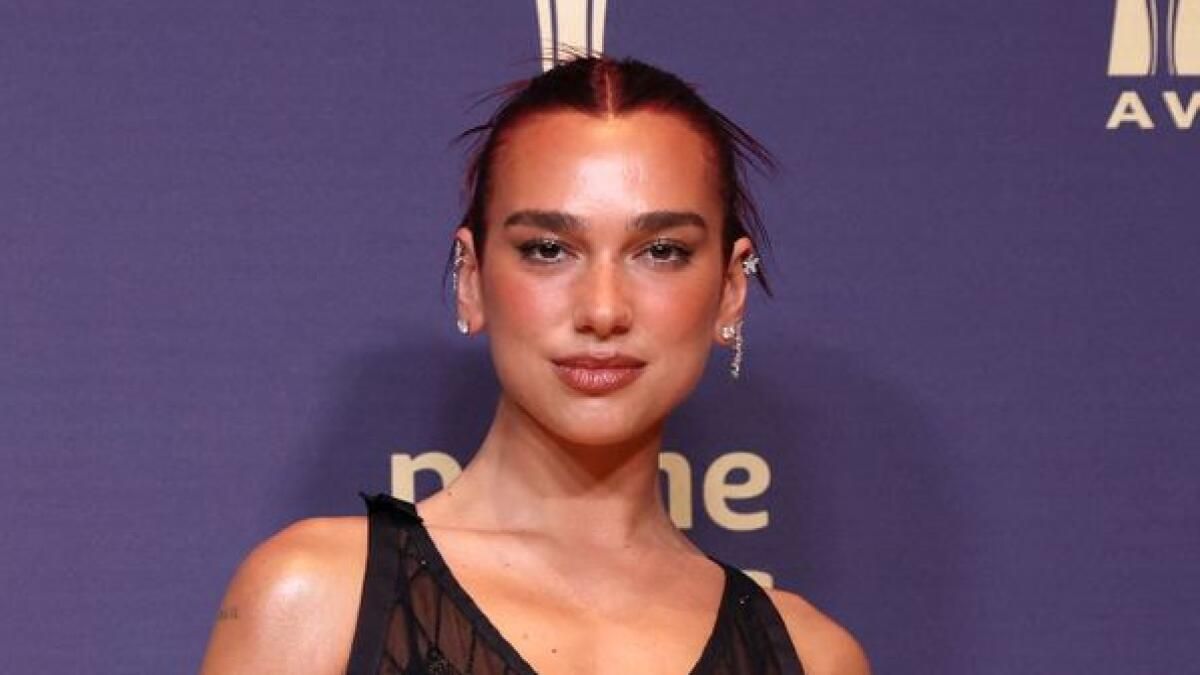 Dua Lipa, Işıltılı Piramit Sahnesinde Glastonbury'yi Heyecanlandırıyor