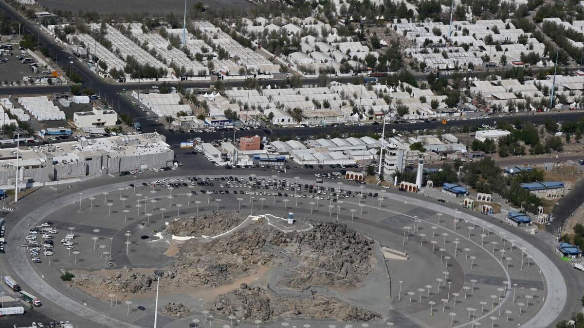 Hac Hacıları Arafat Dağı'nda Dua Ediyor