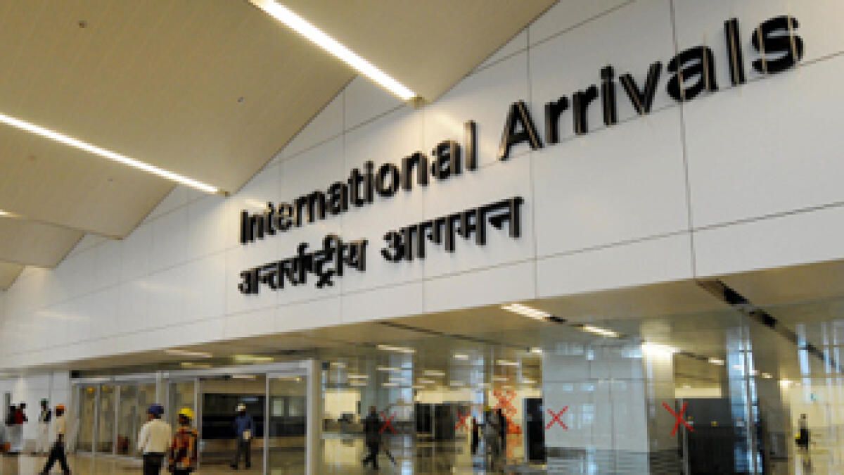 Hindistan Yeni Delhi Havaalanında Hızlı Göç Başlattı