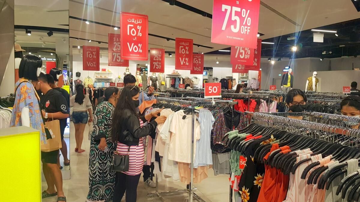 BAE: %75 Alışveriş İndirimi Alın, Sharjah 1 Temmuz'da Yaz Satışına Başlarken Altın Kazanın