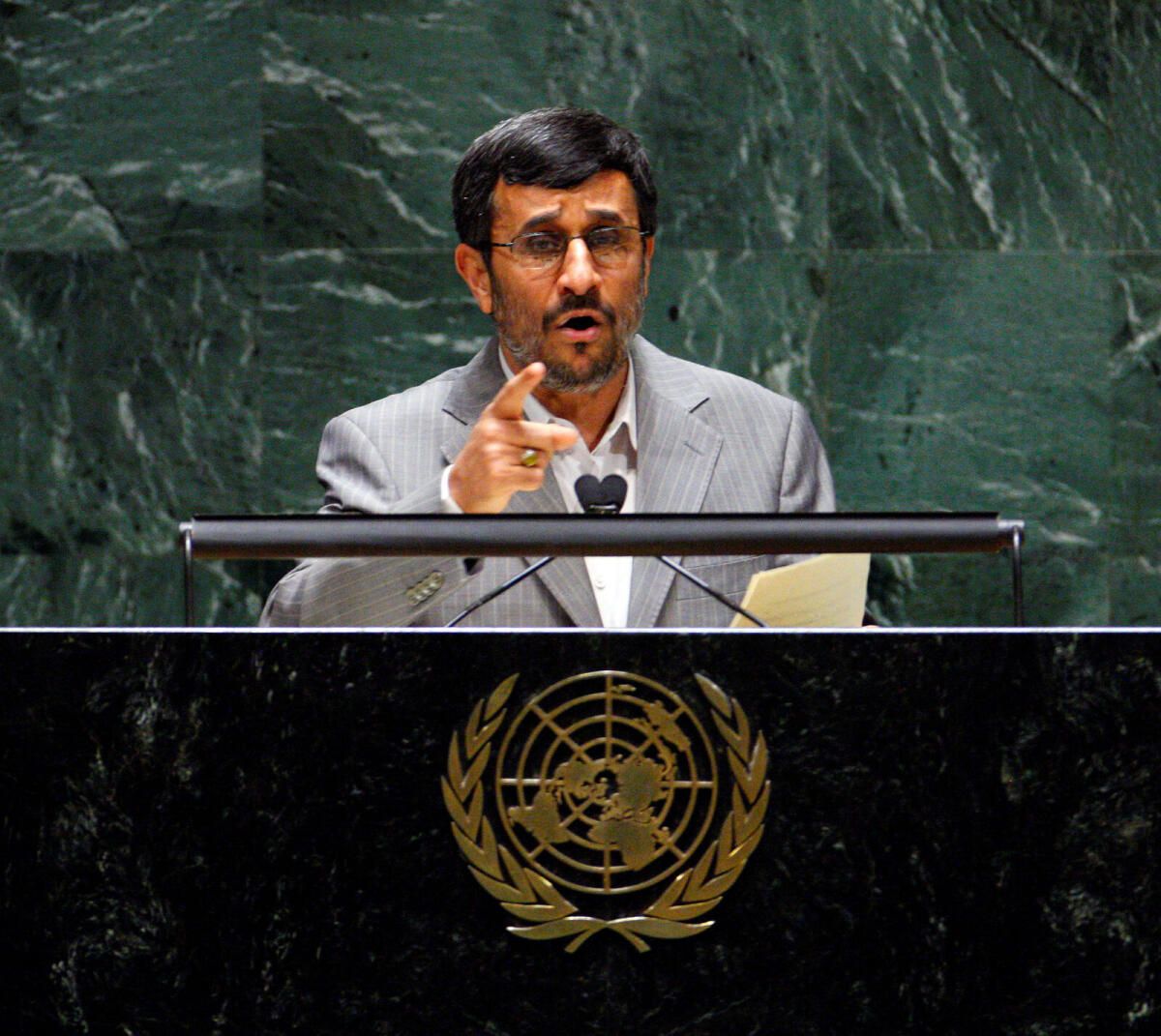 İran'ın Eski Cumhurbaşkanı Ahmedinejad Cumhurbaşkanlığı Seçimlerine Katılmak için Kayıt Yaptırdı