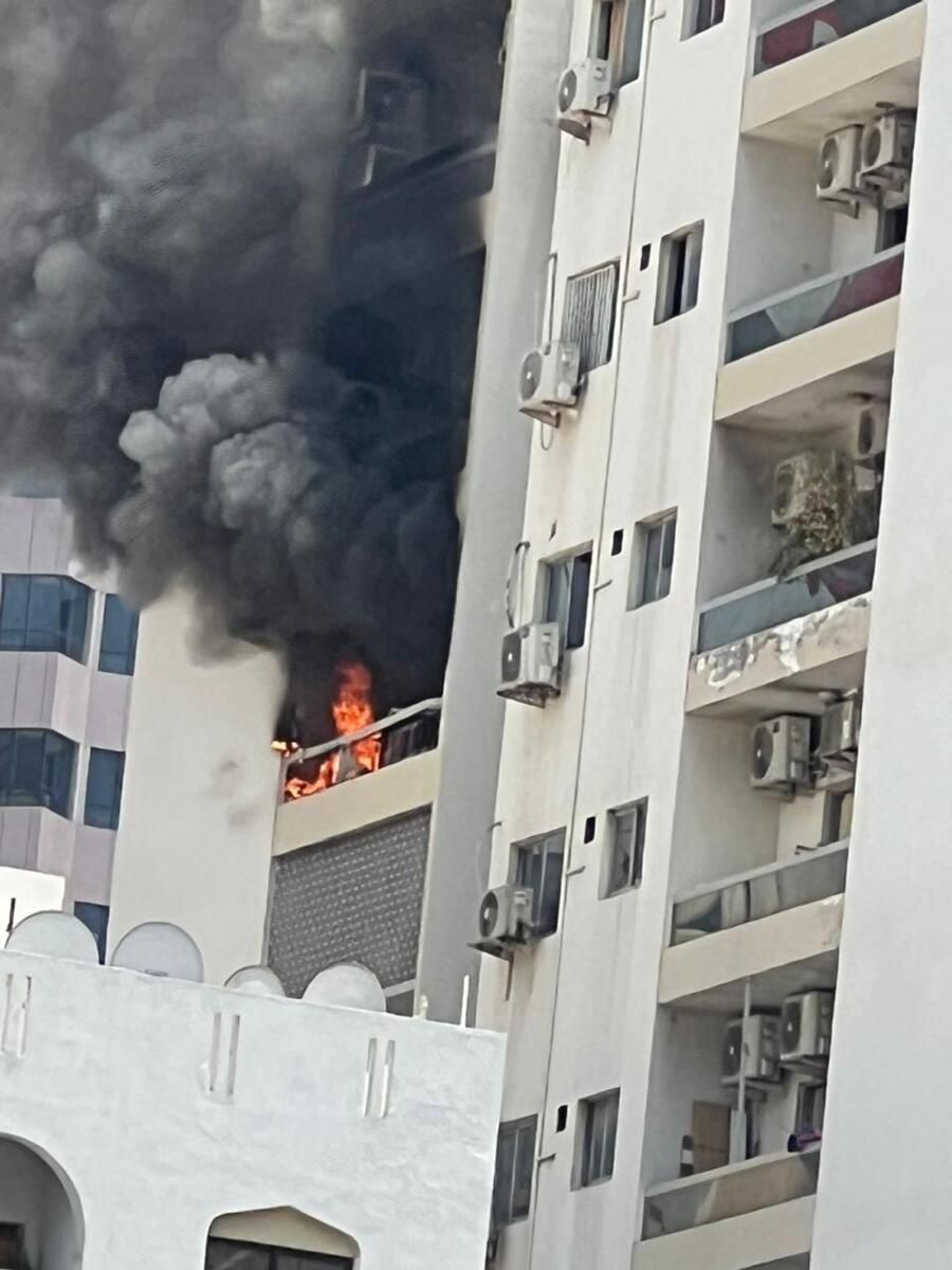 Sharjah: Konut Binasında Yangın Çıktıktan Sonra Sakinler Tahliye Edildi