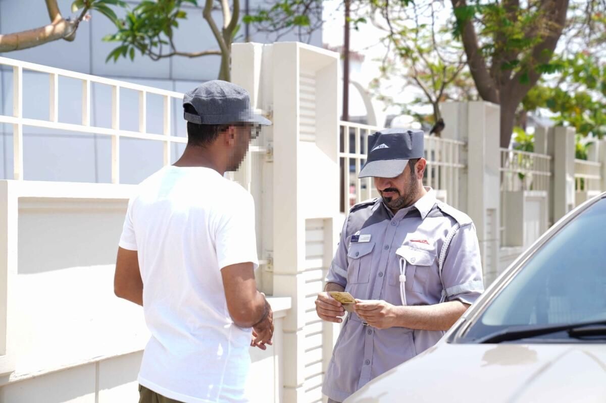 Dubai'de 3.000 Dh'ye Para Cezası: Yasadışı Yolcu Taşıdığı için 220'den Fazla Araca El Konuldu