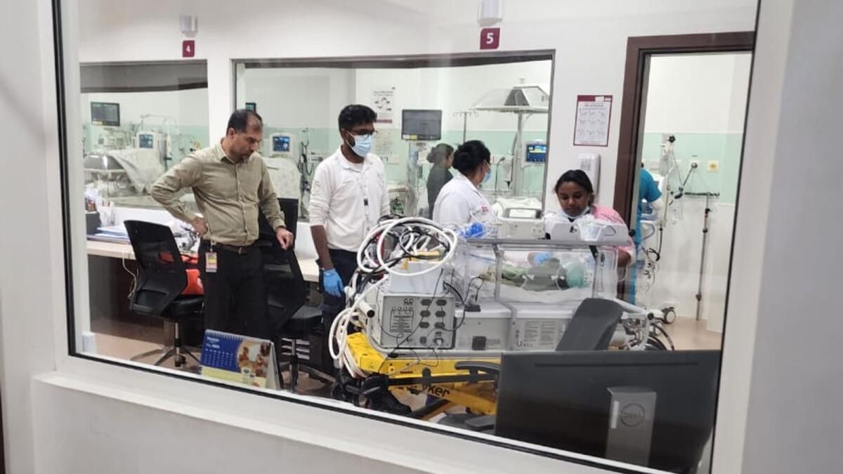 Dubai: Ölüme Yakın Sezaryende Kurtarılan ’Mucize Bebeğin' Ebeveynleri için Faturalar Artıyor